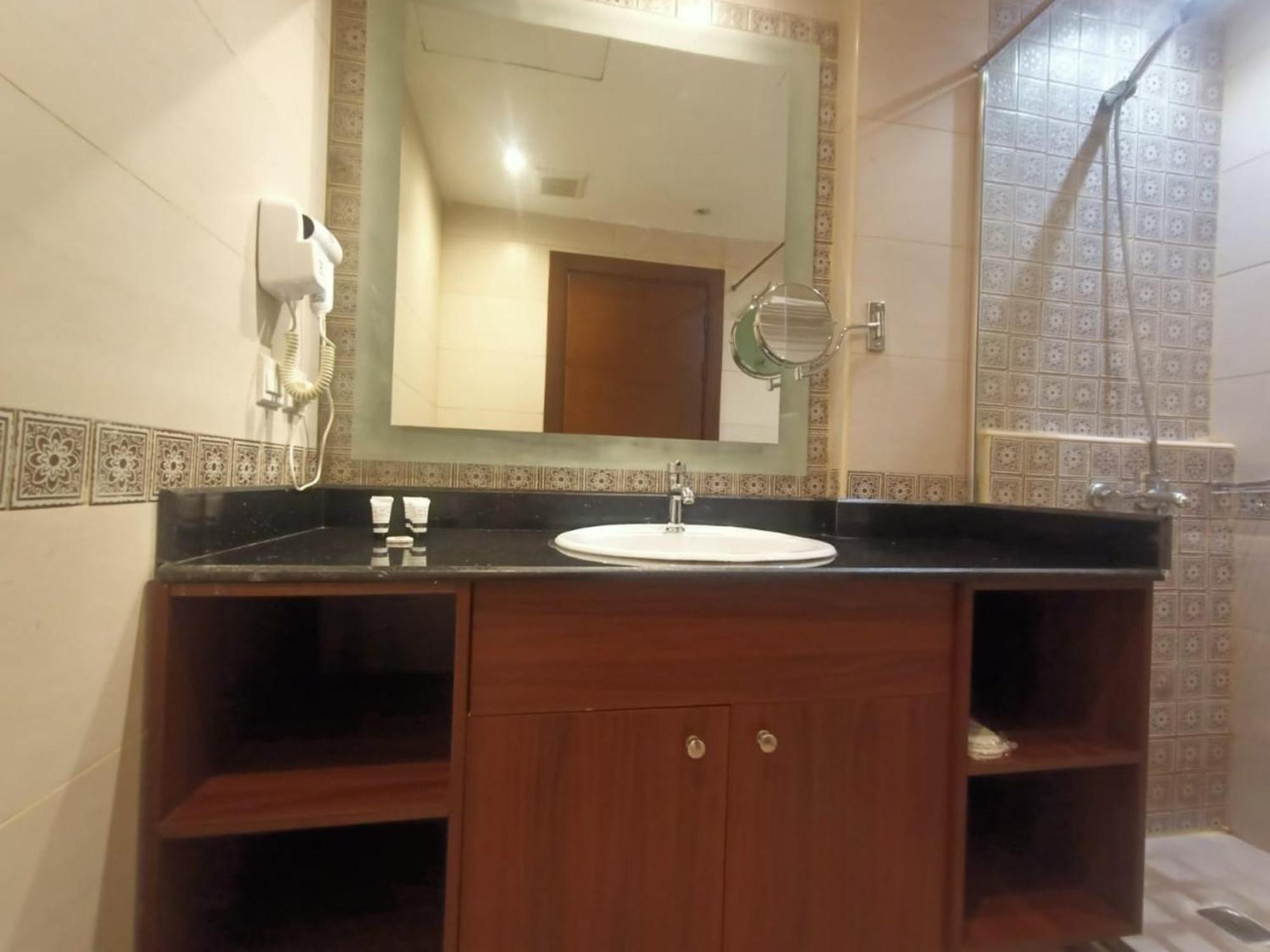 Quiet Jeddah Al Hamra Hotel Exterior foto
